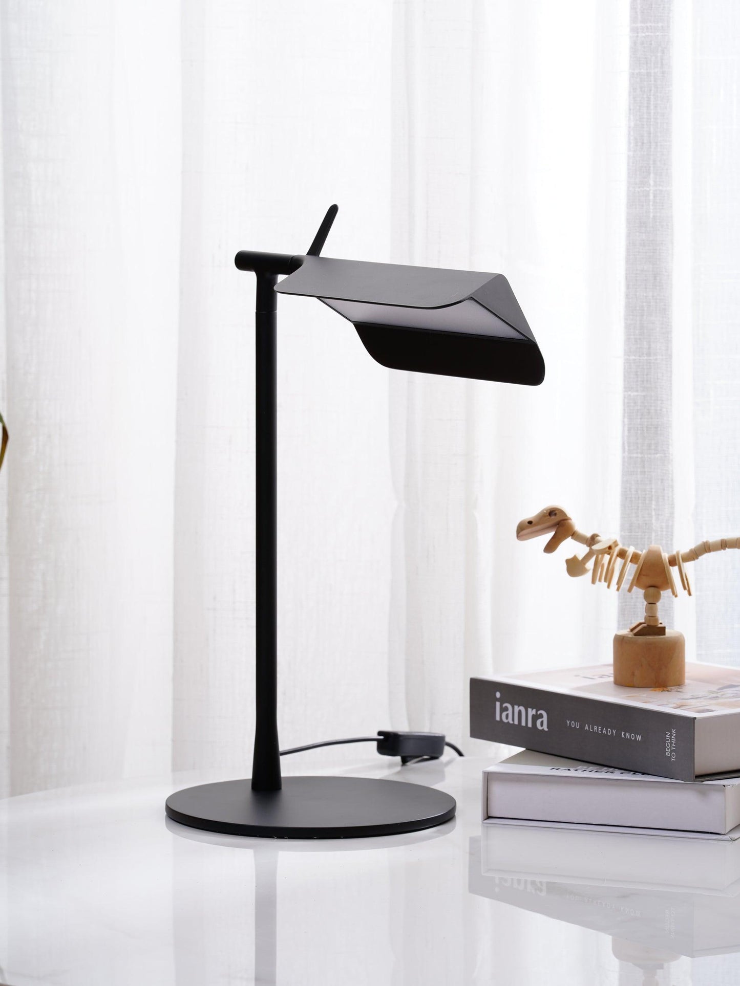 Pivot Ease Table Lamp | Die-Cast Aluminum | Matt Black
