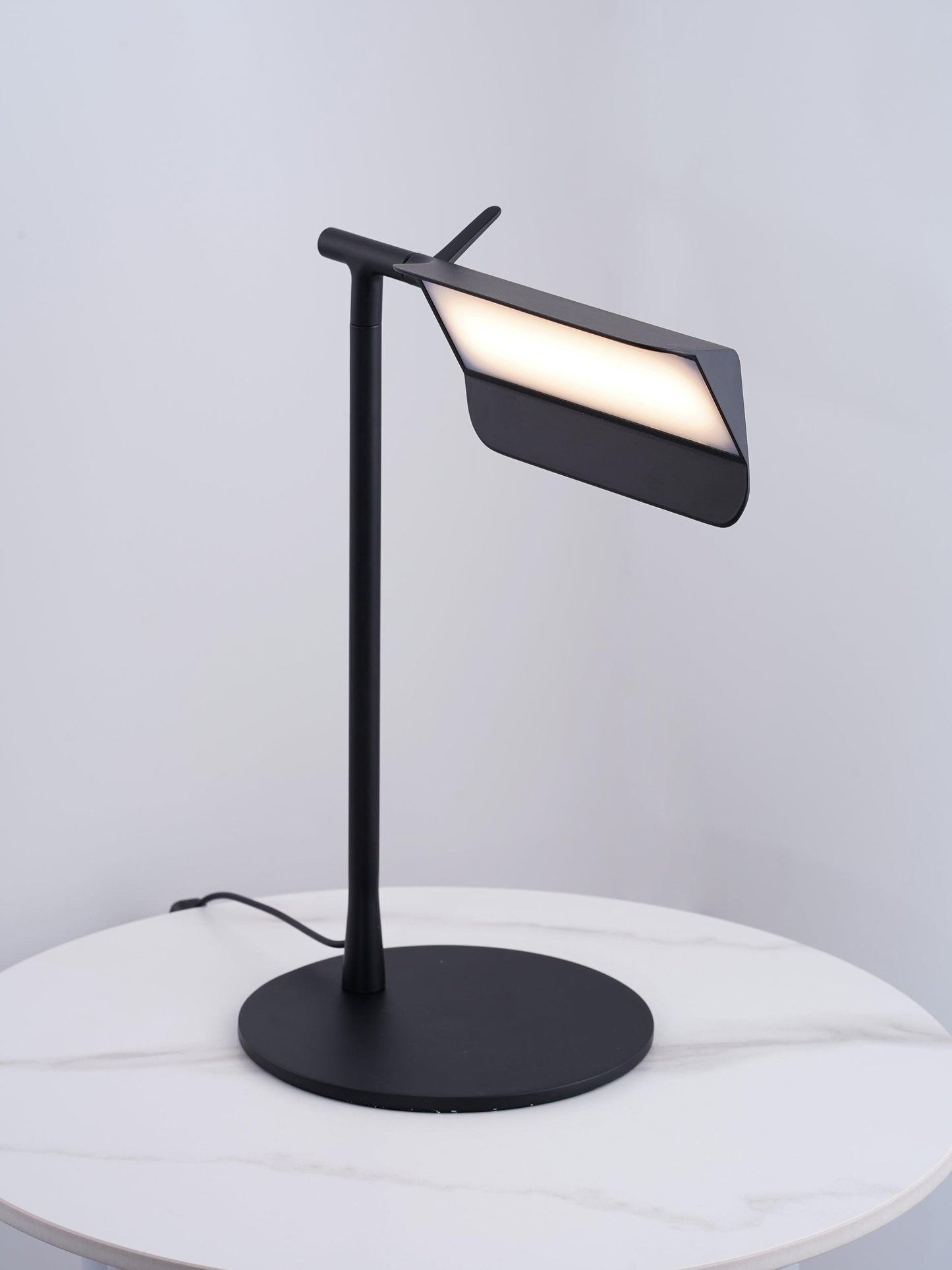 Pivot Ease Table Lamp | Die-Cast Aluminum | Matt Black