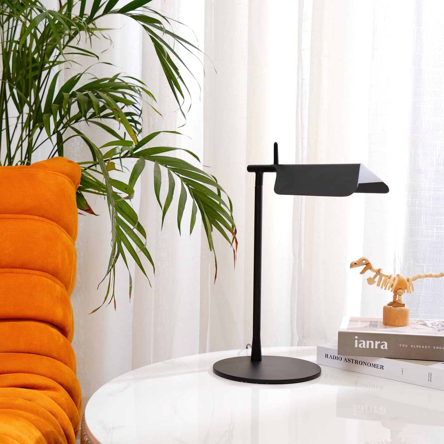 Pivot Ease Table Lamp | Die-Cast Aluminum | Matt Black