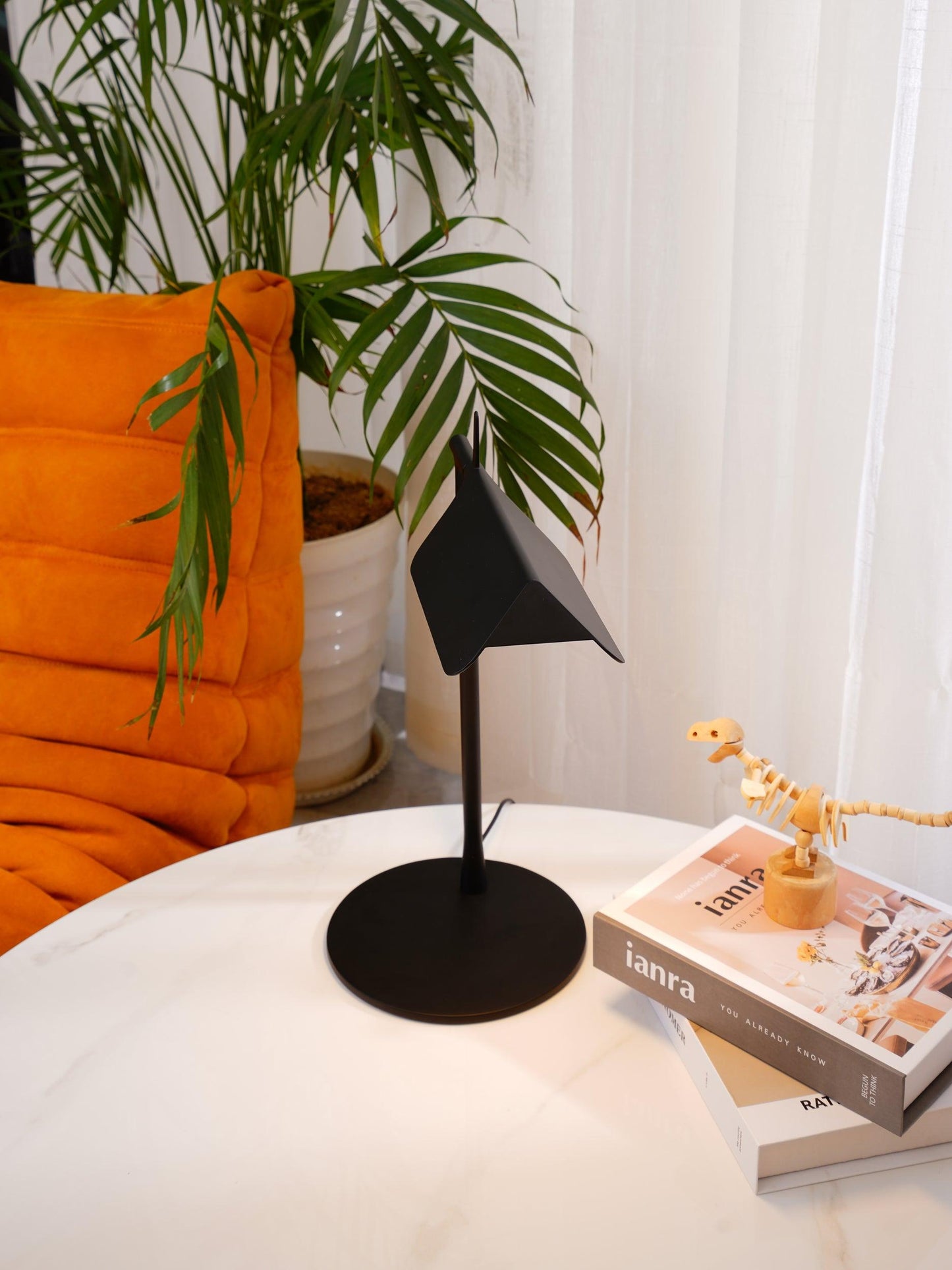 Pivot Ease Table Lamp | Die-Cast Aluminum | Matt Black
