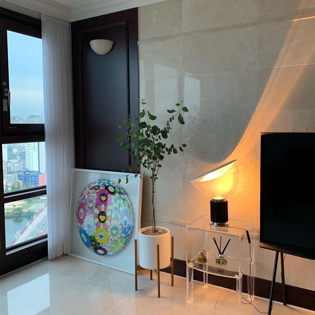 Radar Table Lamp | Glossy White Aluminum & Clear Glass | Adjustable Design