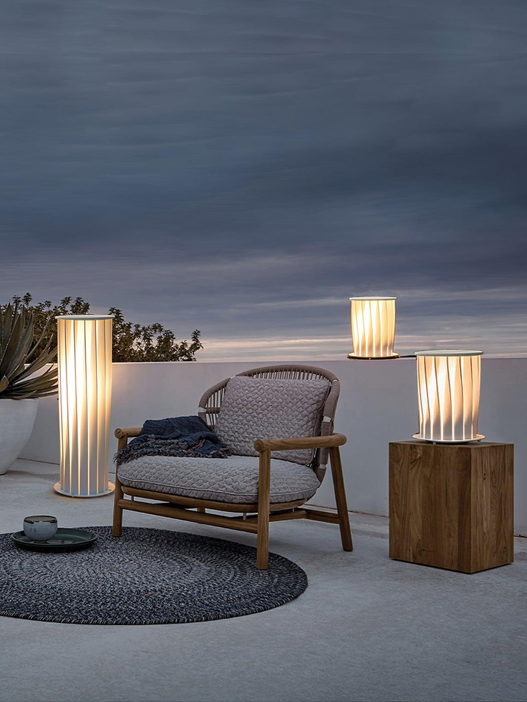 LED Outdoor Light | Metal & Acrylic | Black or White, 3 Sizes