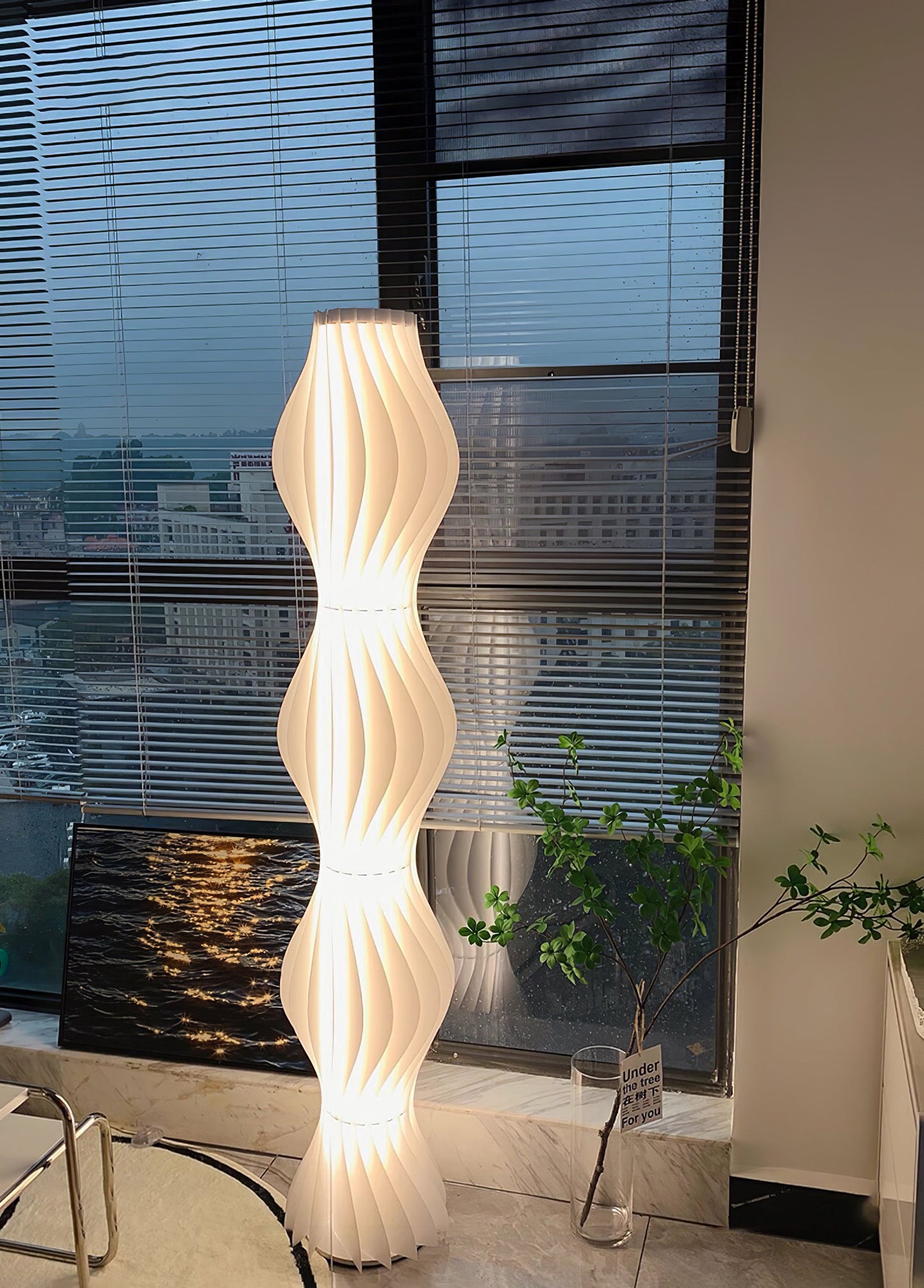 Vapor Floor Lamp | White Iron & Acrylic | Modern Design
