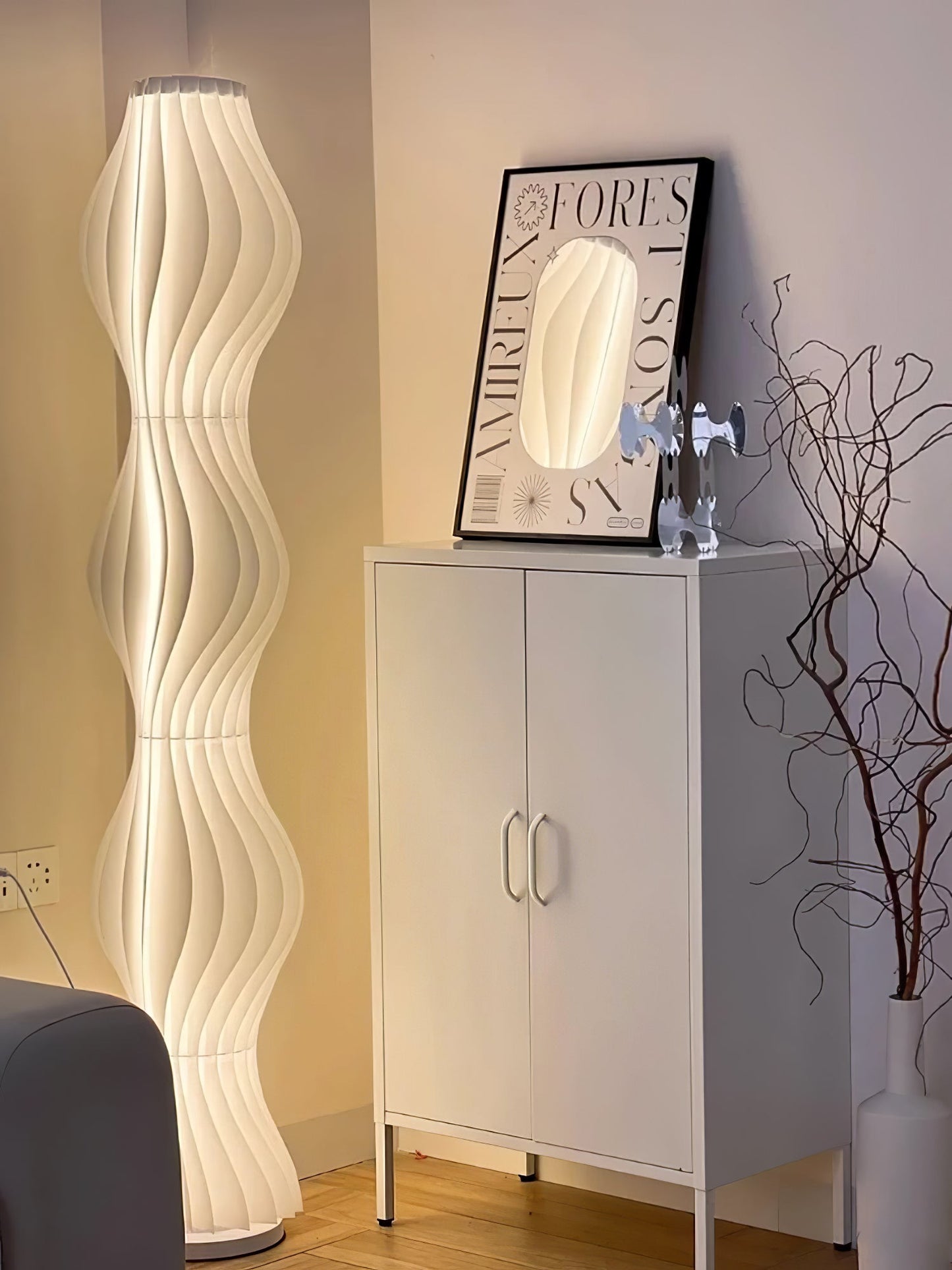 Vapor Floor Lamp | White Iron & Acrylic | Modern Design