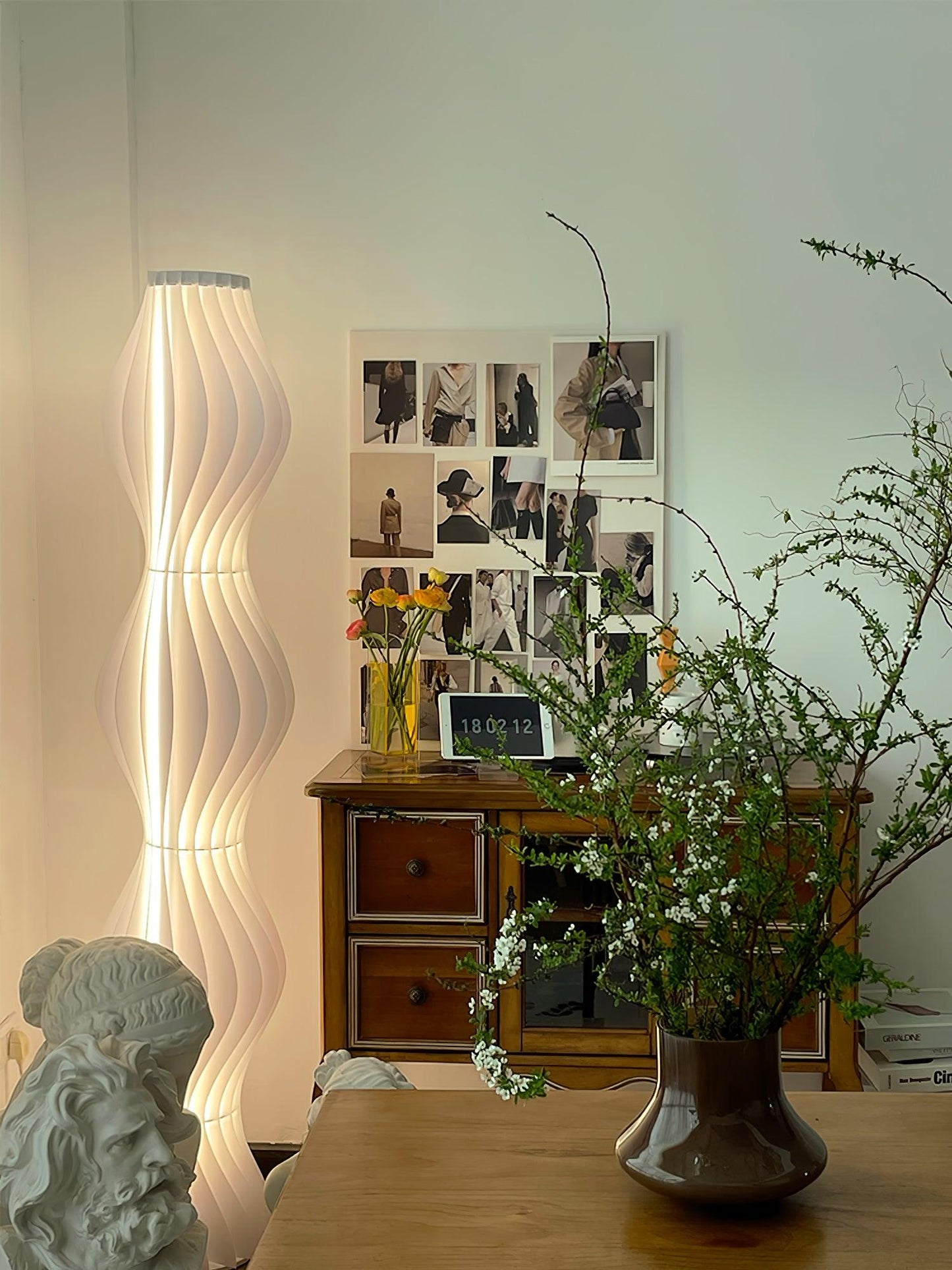 Vapor Floor Lamp | White Iron & Acrylic | Modern Design
