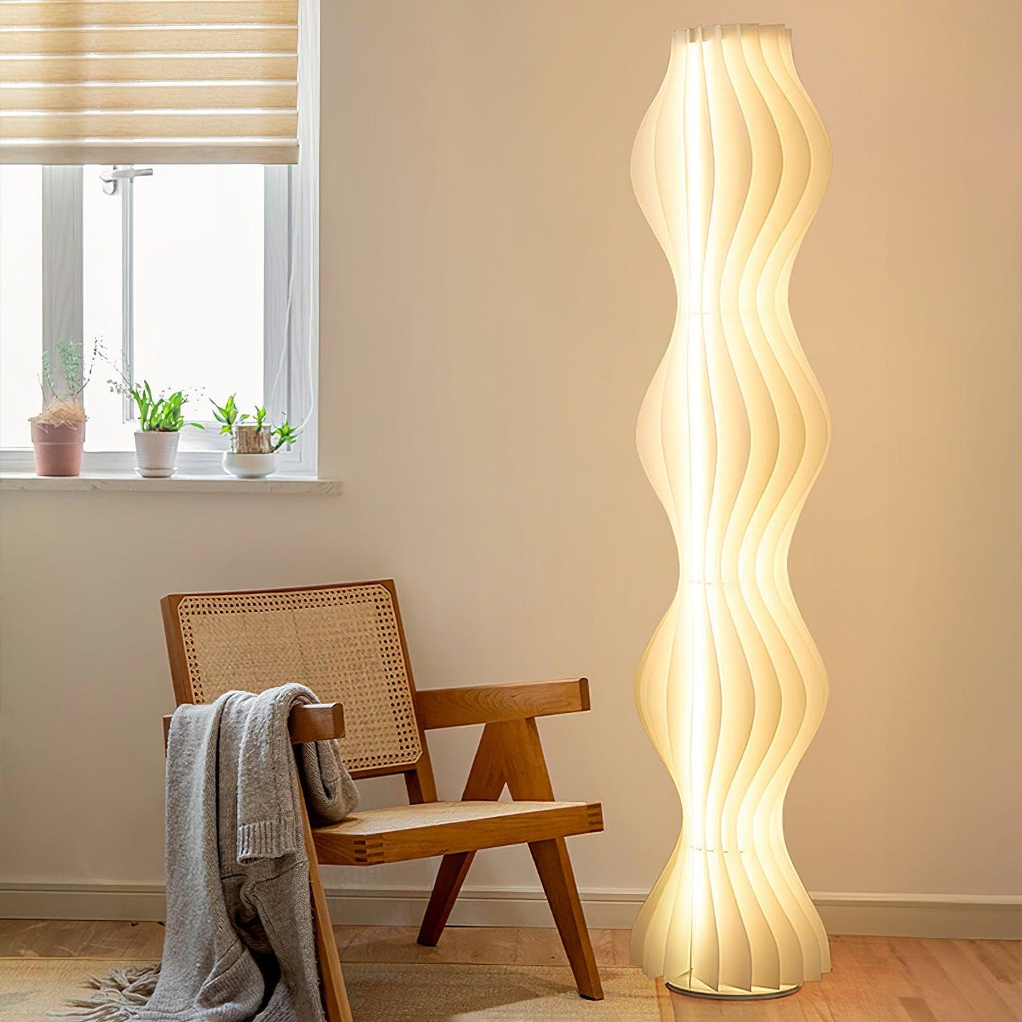Vapor Floor Lamp | White Iron & Acrylic | Modern Design