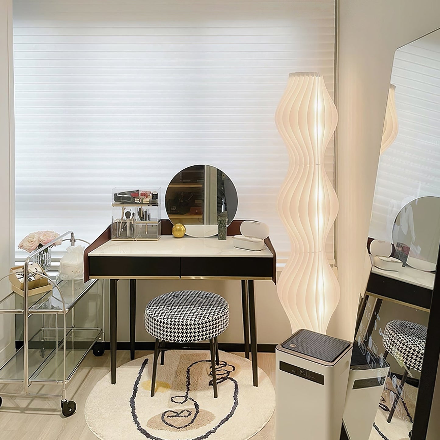 Vapor Floor Lamp | White Iron & Acrylic | Modern Design