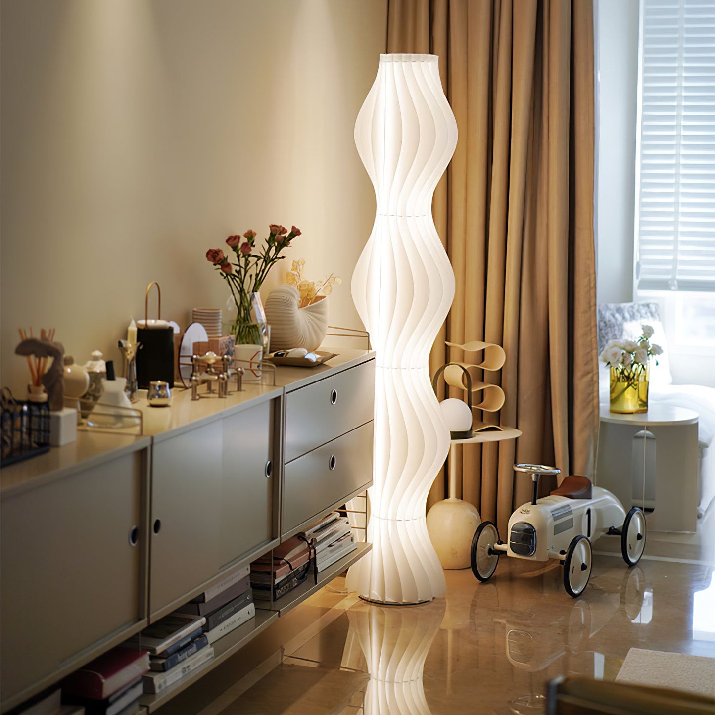 Vapor Floor Lamp | White Iron & Acrylic | Modern Design