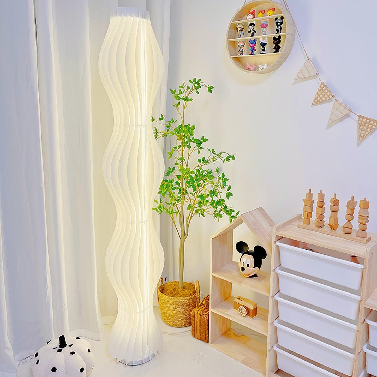 Vapor Floor Lamp | White Iron & Acrylic | Modern Design