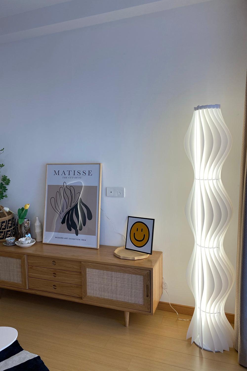 Vapor Floor Lamp | White Iron & Acrylic | Modern Design