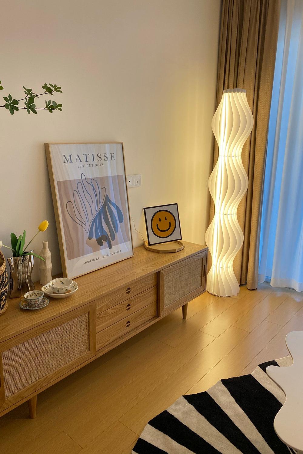 Vapor Floor Lamp | White Iron & Acrylic | Modern Design