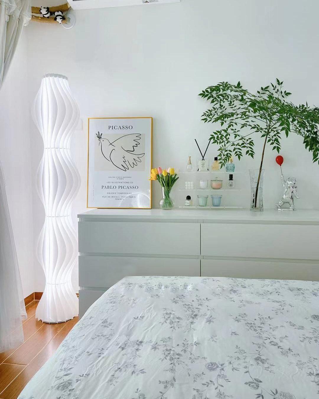 Vapor Floor Lamp | White Iron & Acrylic | Modern Design