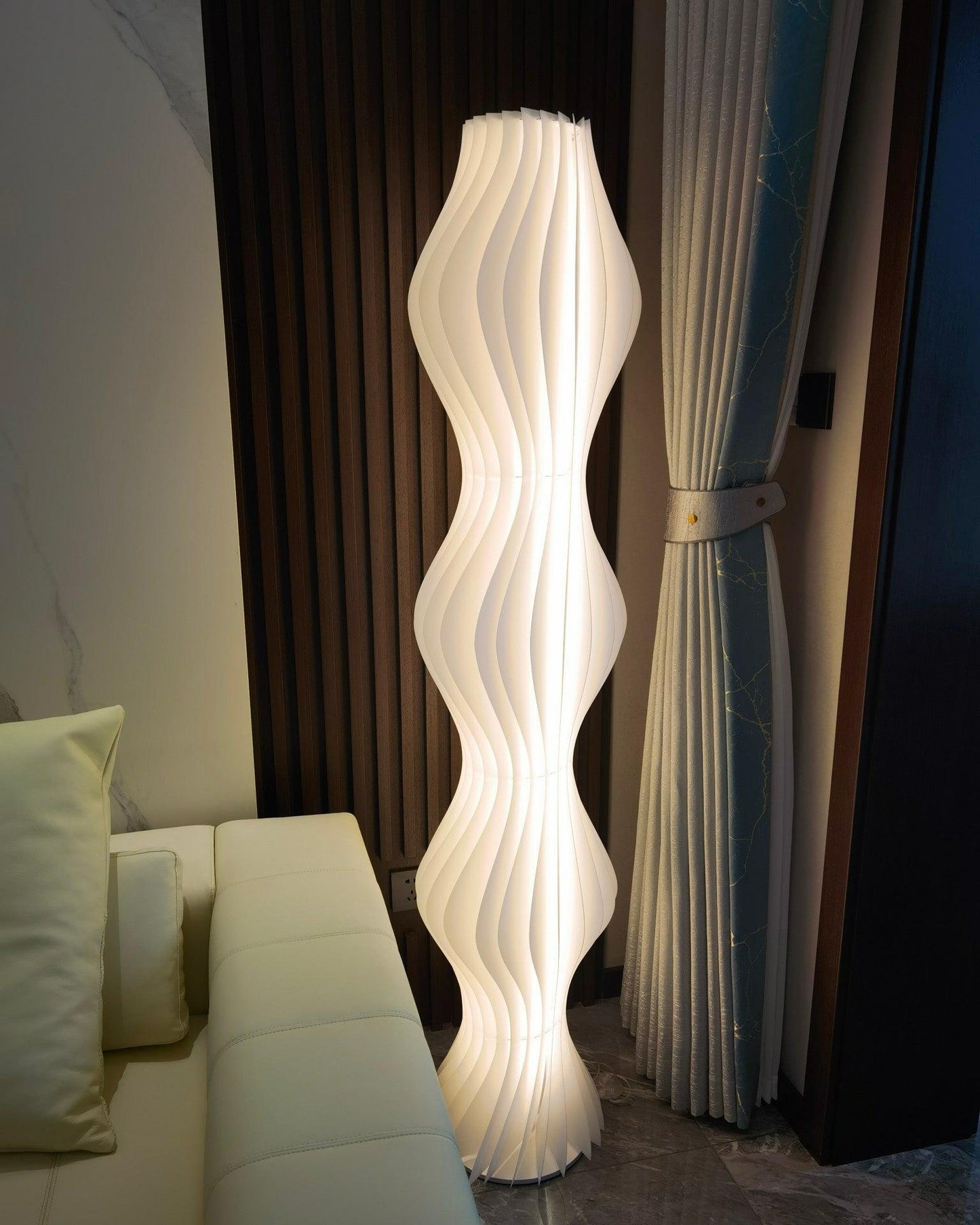 Vapor Floor Lamp | White Iron & Acrylic | Modern Design