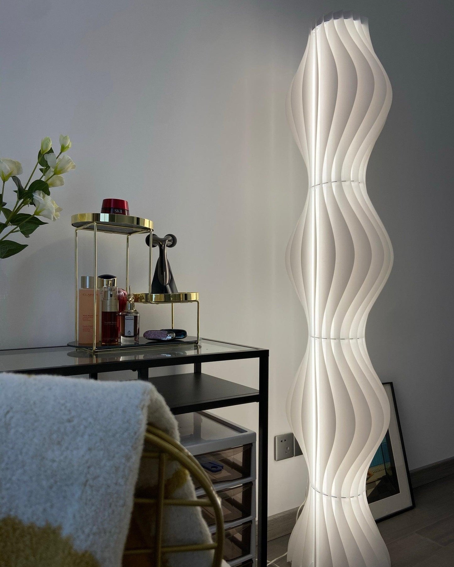 Vapor Floor Lamp | White Iron & Acrylic | Modern Design