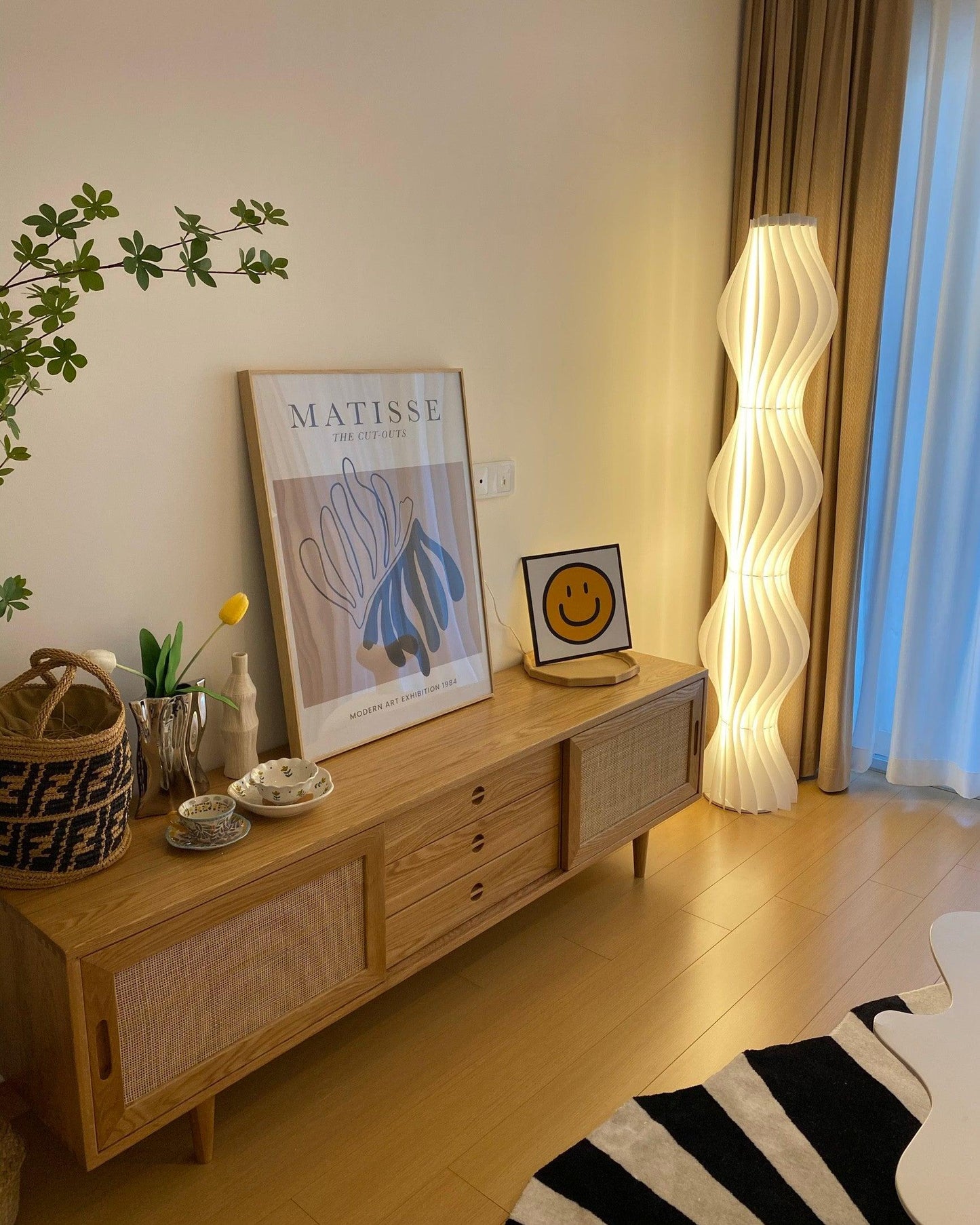 Vapor Floor Lamp | White Iron & Acrylic | Modern Design