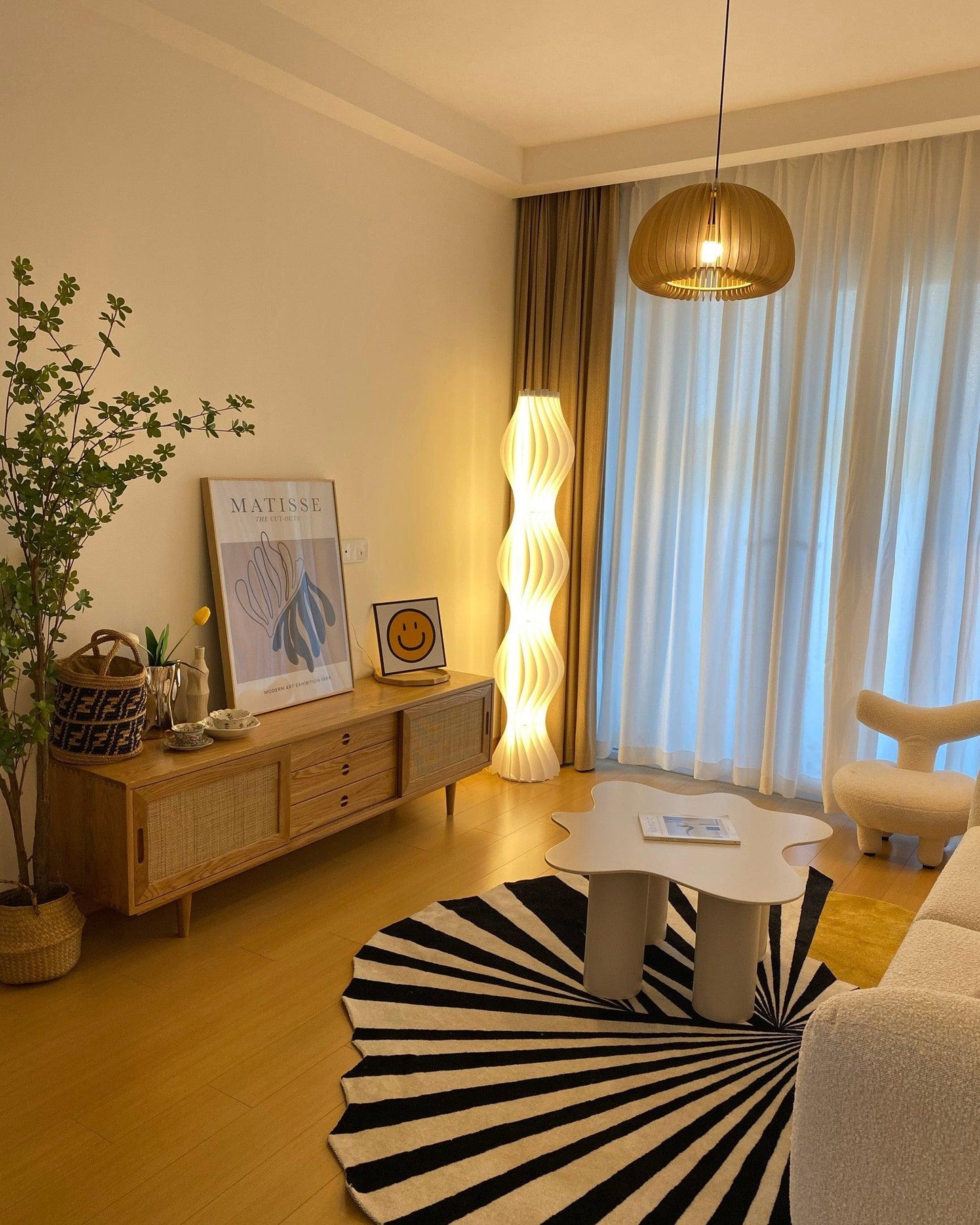 Vapor Floor Lamp | White Iron & Acrylic | Modern Design