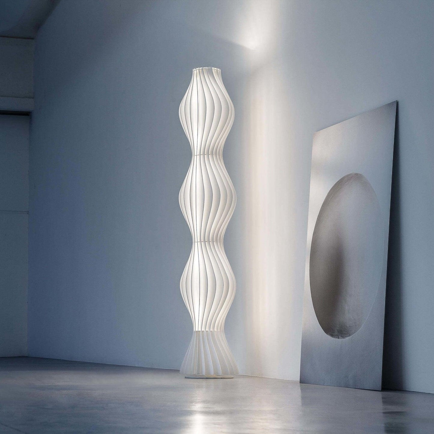 Vapor Floor Lamp | White Iron & Acrylic | Modern Design