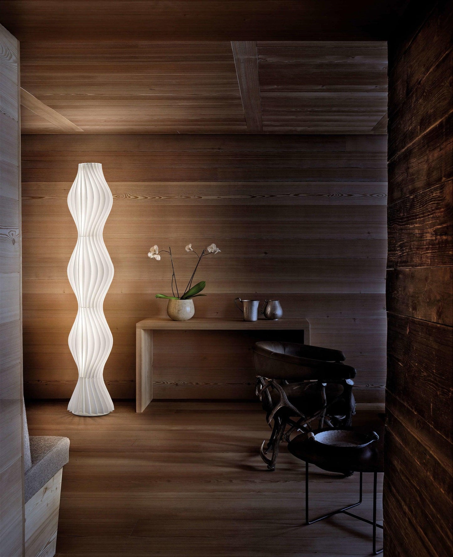 Vapor Floor Lamp | White Iron & Acrylic | Modern Design