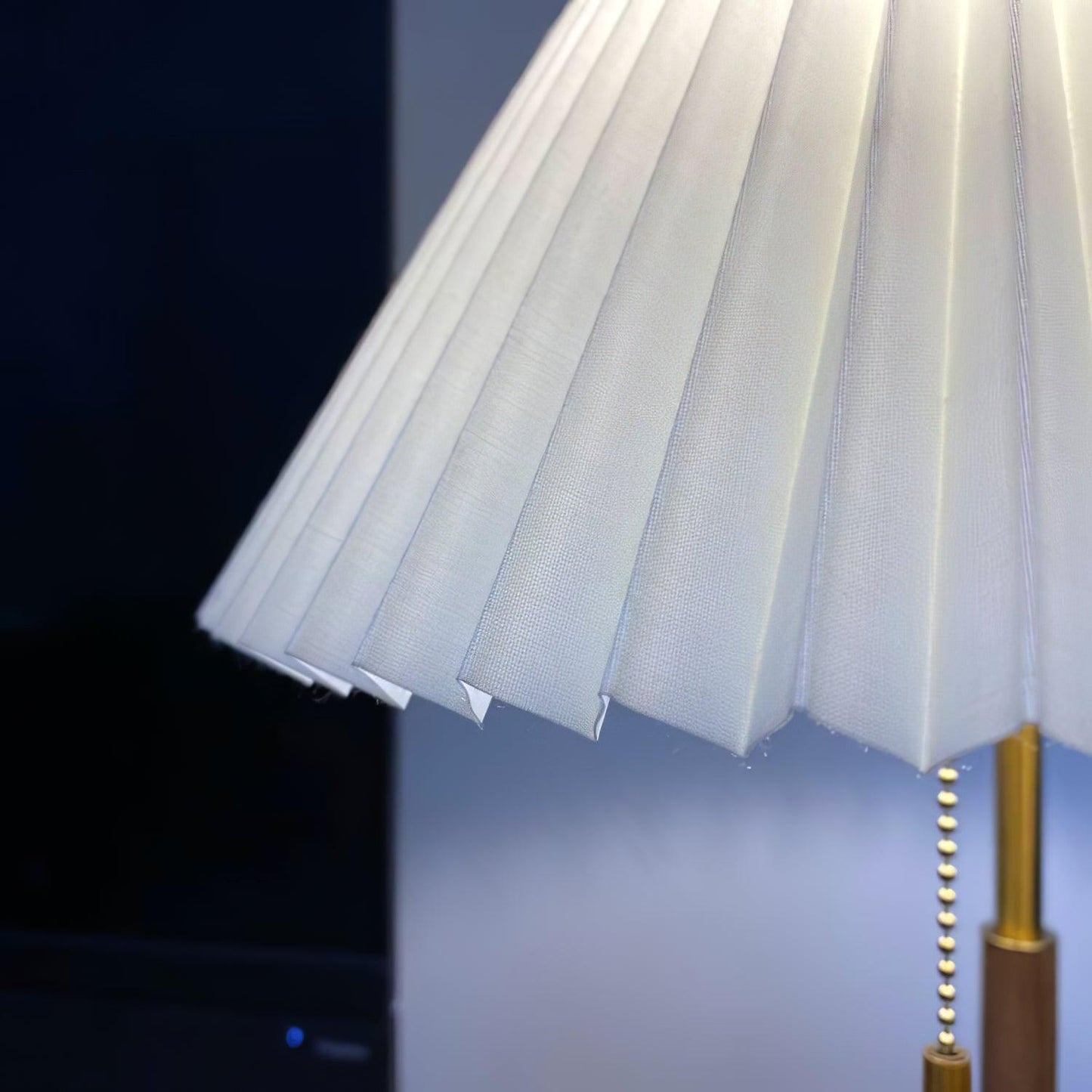 Retro Table Lamp | Solid Mahogany & Brass | 31cm Diameter