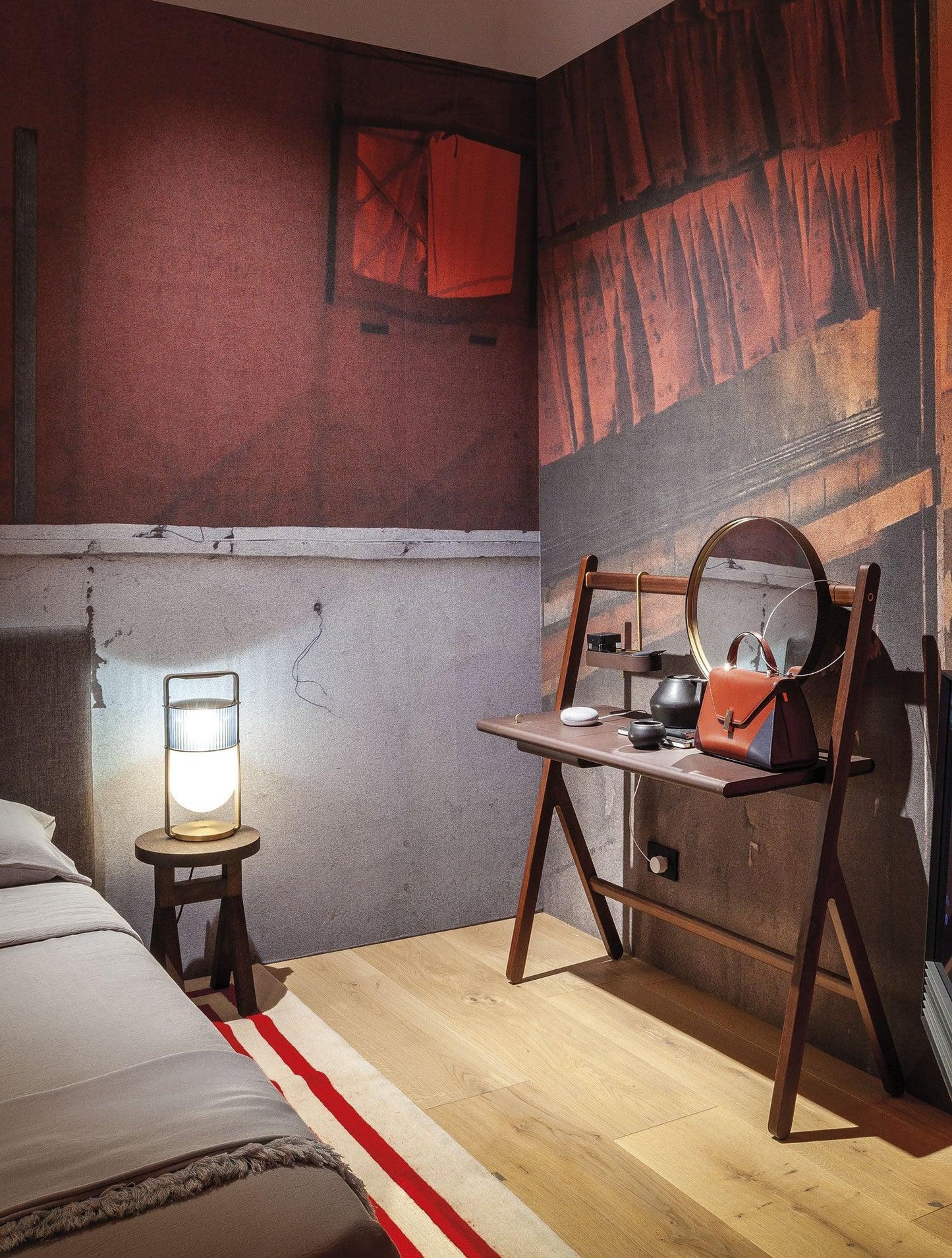 Xi Table Lamp | Metal & Glass | Golden & Black Finish