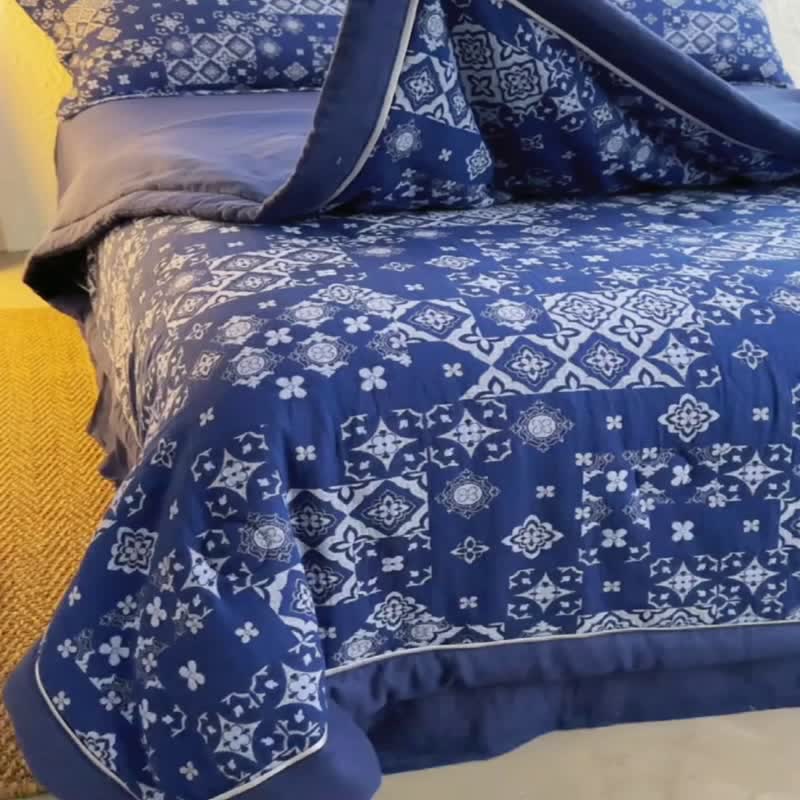 Retro Jacquard Quilt | 100% Organic Cotton | Dark Blue, Available in Full, Queen, King Sizes
